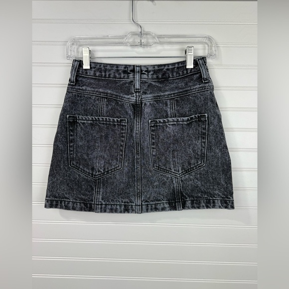 Abercrombie & Fitch juniors black acid wash button mini denim skirt. Size 24/00 - Picture 2 of 3